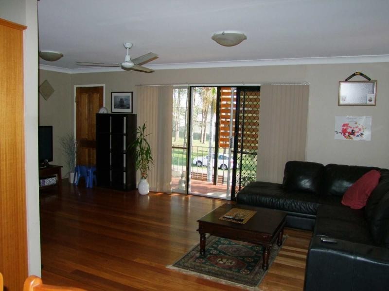 35 Pine Drive, Woodridge QLD 4114