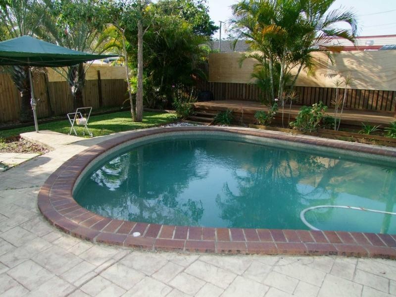 35 Pine Drive, Woodridge QLD 4114