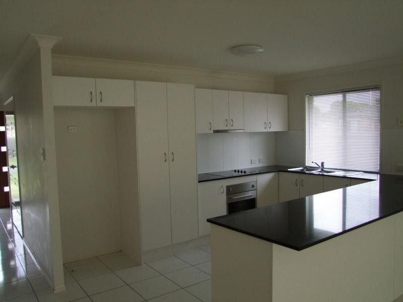 1 Summerhill Court, Marsden QLD 4132