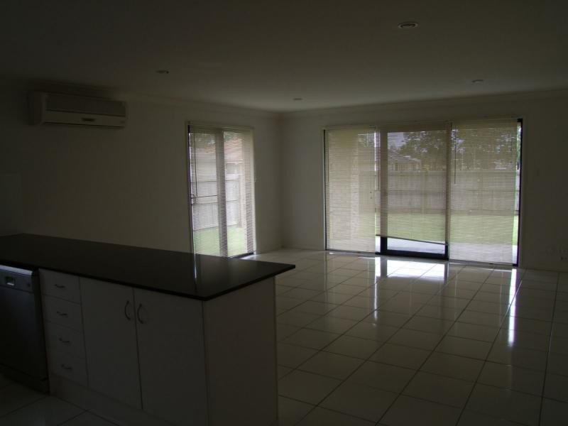 1 Summerhill Court, Marsden QLD 4132