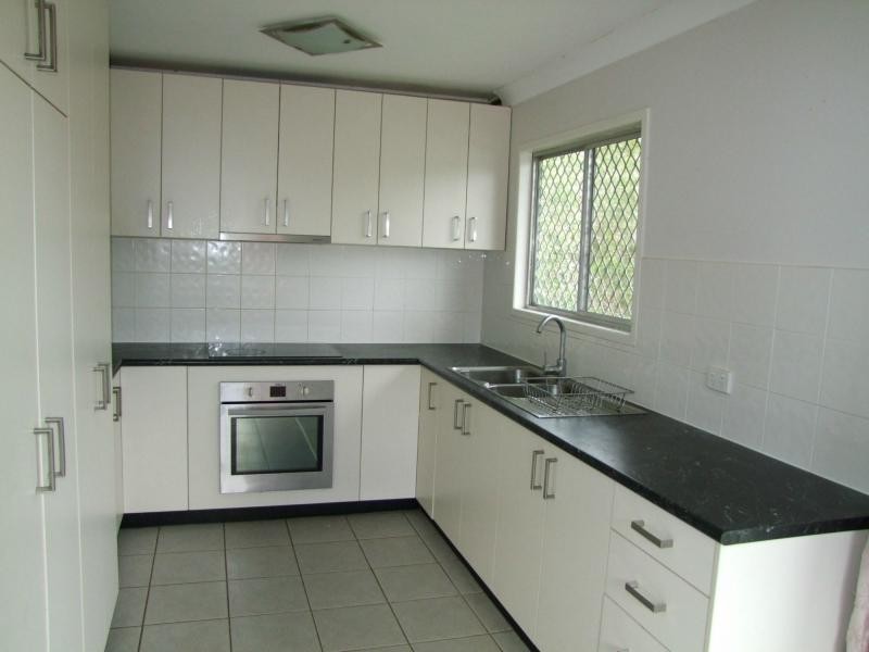 42 Elm Avenue, Trinder Park, Woodridge QLD 4114