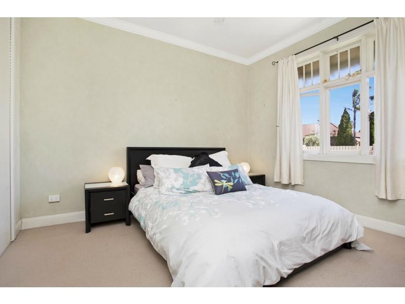 8 Myola Street, Mayfield NSW 2304