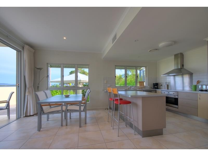 1/29 Esplanade, Tin Can Bay QLD 4580