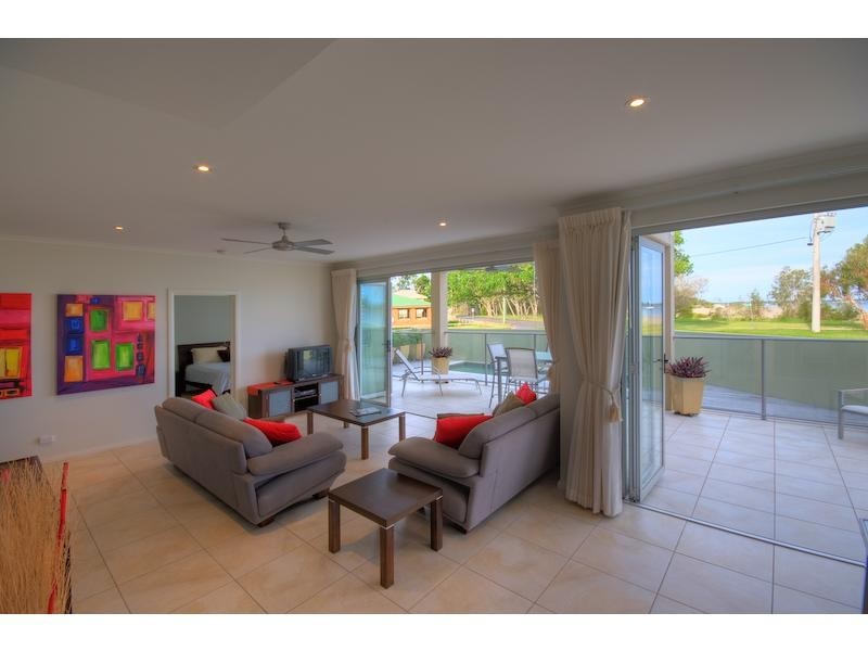 1/29 Esplanade, Tin Can Bay QLD 4580