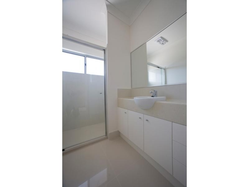 2/26 Orealla Crescent, Sunrise Beach QLD 4567
