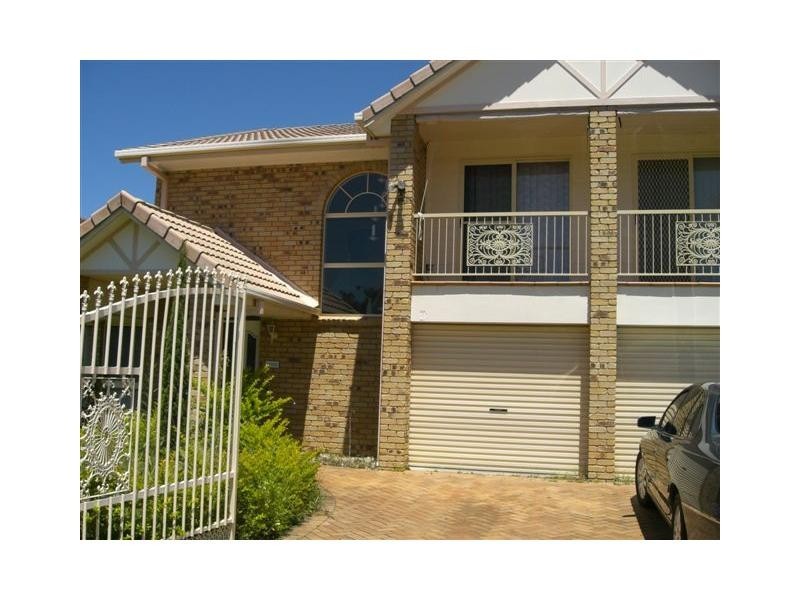 4 Alcheringa Place, Robertson QLD 4109