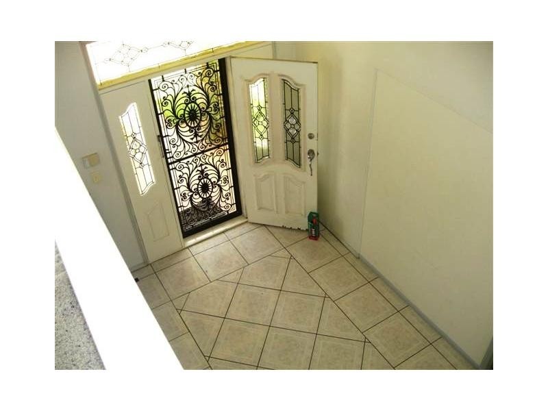 4 Alcheringa Place, Robertson QLD 4109