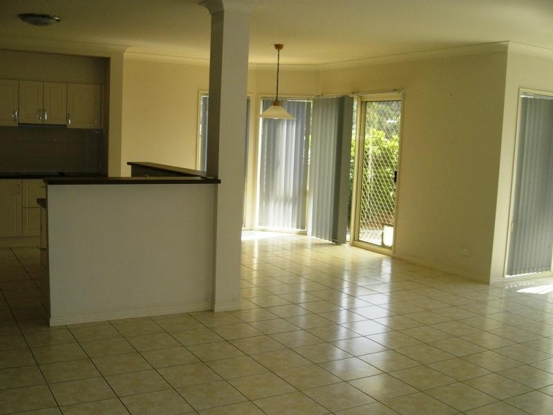 8 Fairmont Crescent, Underwood QLD 4119