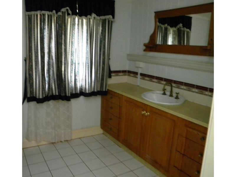 15 Hanworth Street, East Brisbane QLD 4169