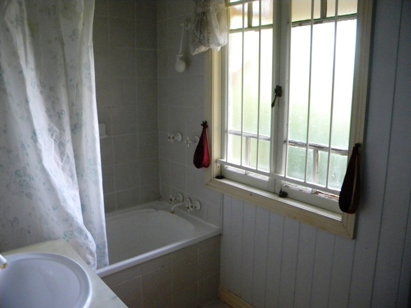 15 Hanworth Street, East Brisbane QLD 4169