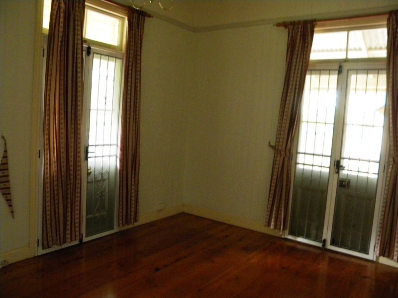 15 Hanworth Street, East Brisbane QLD 4169