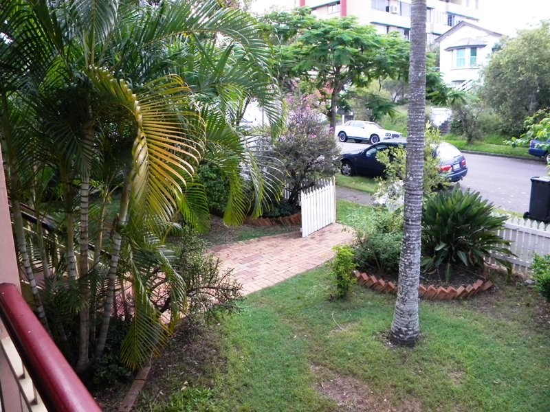 15 Hanworth Street, East Brisbane QLD 4169