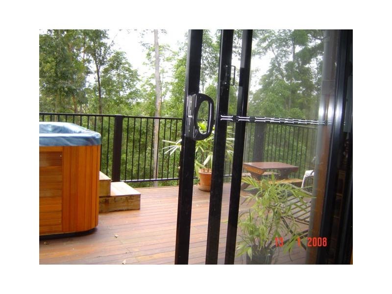 27 Leigha Place, Kureelpa QLD 4560
