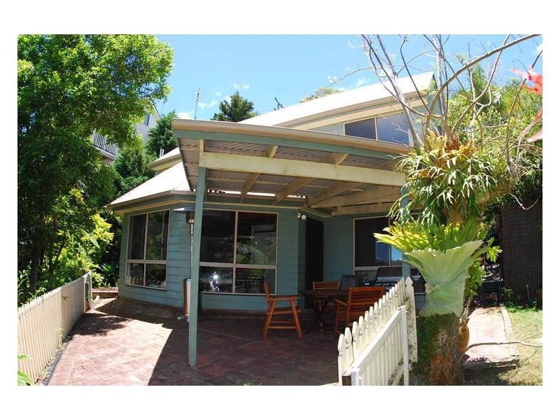 6 Maple Avenue, Mapleton QLD 4560