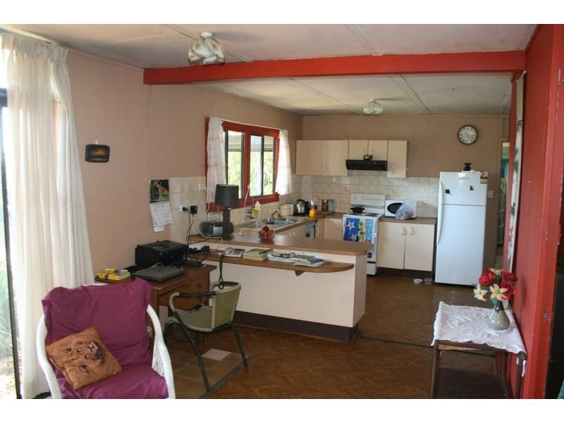 6 Azalea Street, Mapleton QLD 4560