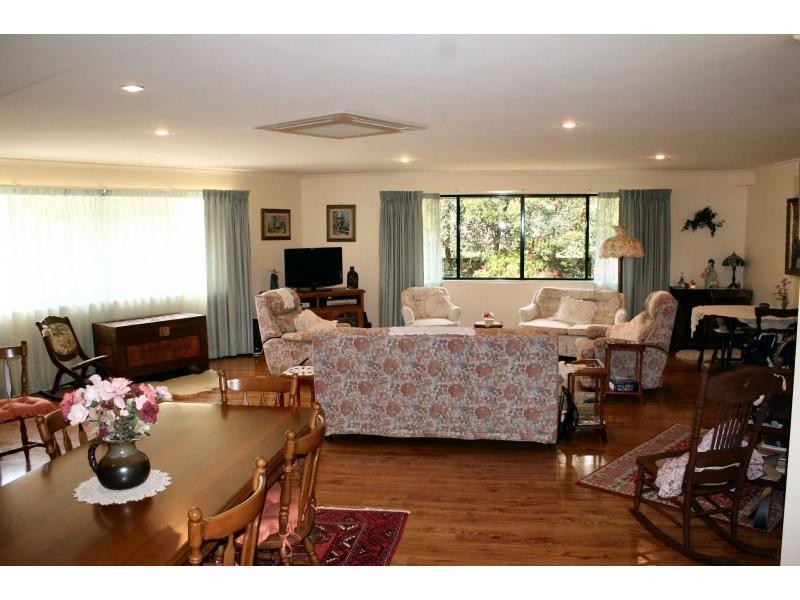 16 Rainbow Park Drive, Mapleton QLD 4560