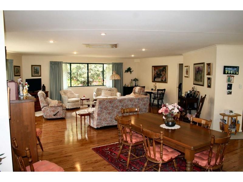 16 Rainbow Park Drive, Mapleton QLD 4560