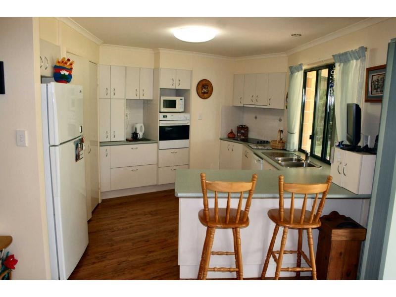 16 Rainbow Park Drive, Mapleton QLD 4560