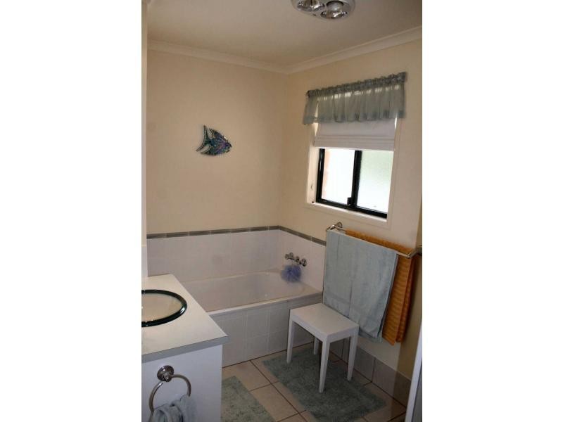 16 Rainbow Park Drive, Mapleton QLD 4560