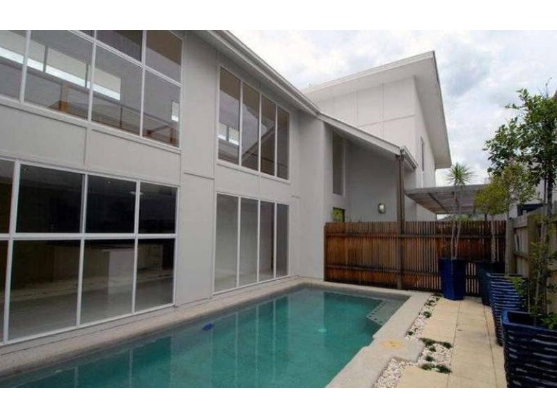 7 Whitsunday Street, Kawana Island QLD 4575