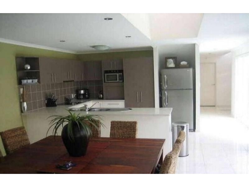 7 Whitsunday Street, Kawana Island QLD 4575