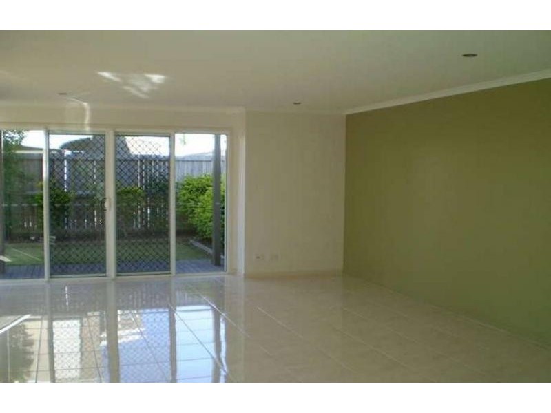 7 Whitsunday Street, Kawana Island QLD 4575