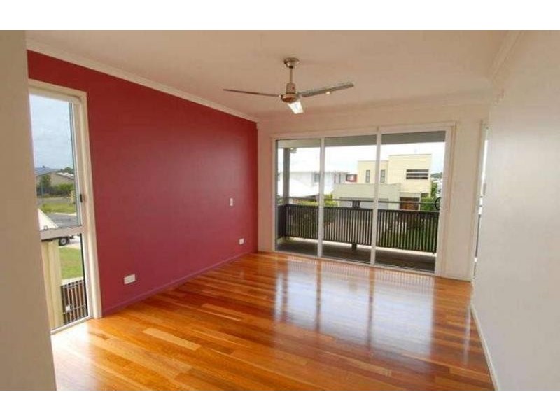 7 Whitsunday Street, Kawana Island QLD 4575