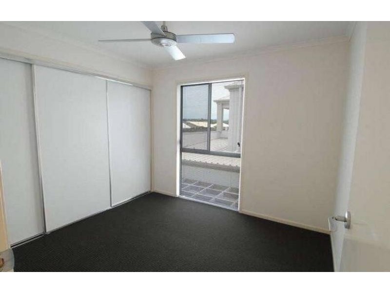 7 Whitsunday Street, Kawana Island QLD 4575