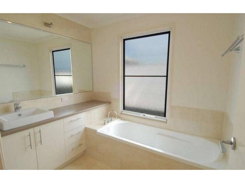 7 Whitsunday Street, Kawana Island QLD 4575