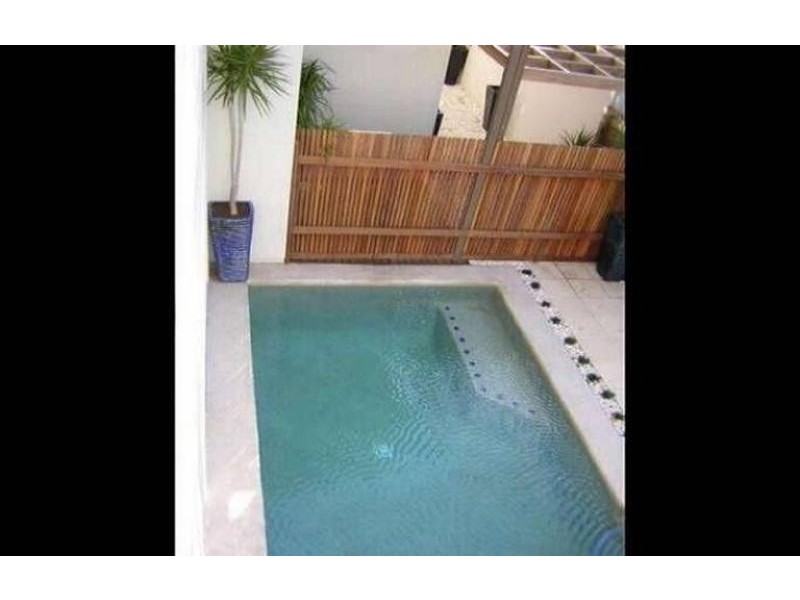 7 Whitsunday Street, Kawana Island QLD 4575