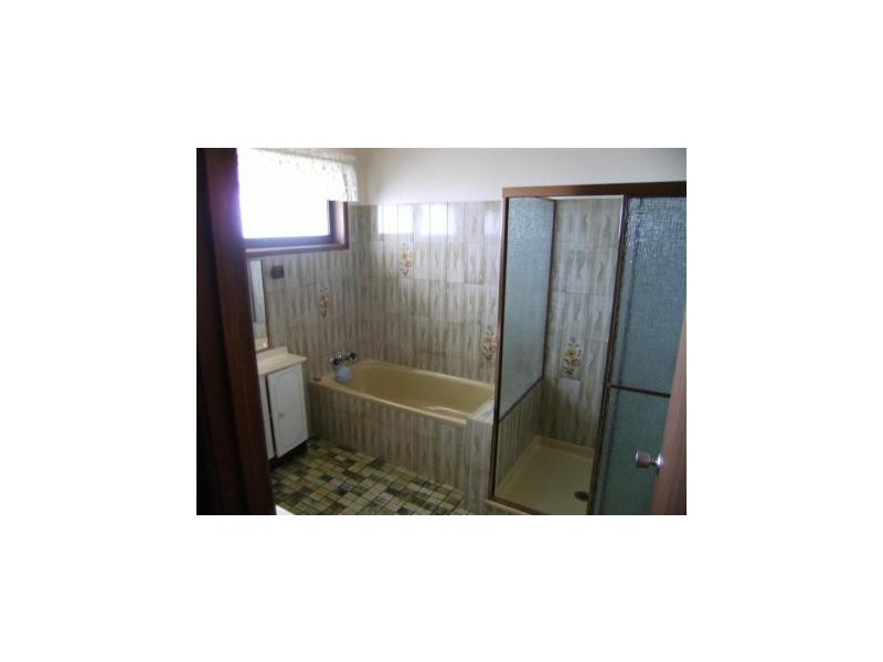 19 Kalinda Ave, Mooloolaba QLD 4557