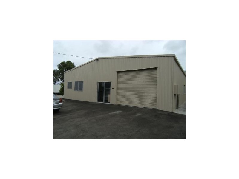 8 Daniel St, Caloundra QLD 4551