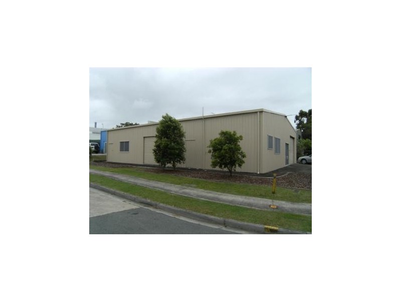 8 Daniel St, Caloundra QLD 4551