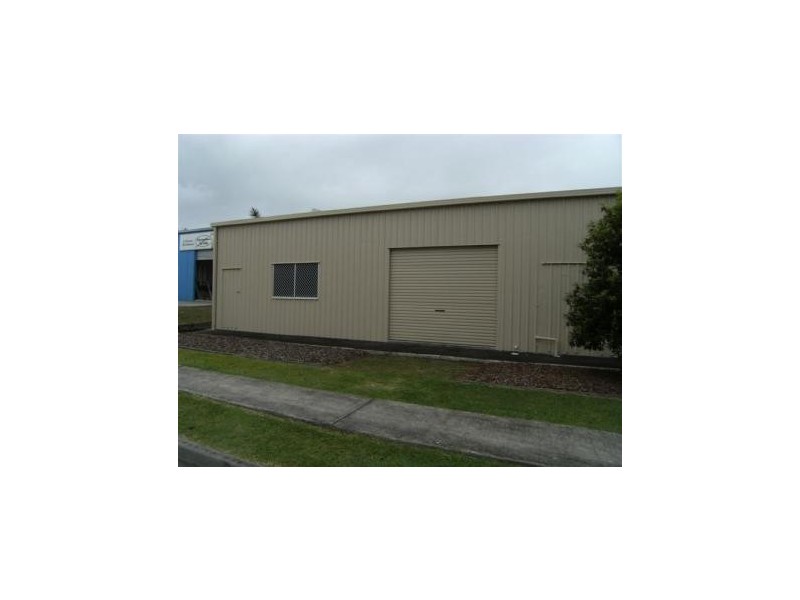 8 Daniel St, Caloundra QLD 4551