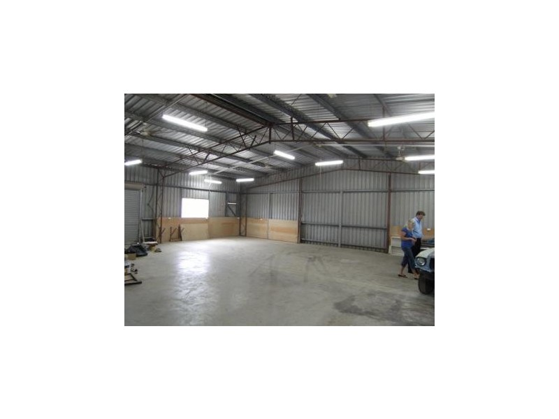 8 Daniel St, Caloundra QLD 4551