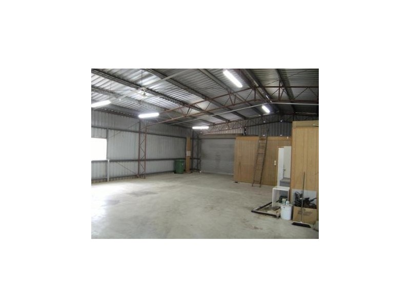 8 Daniel St, Caloundra QLD 4551