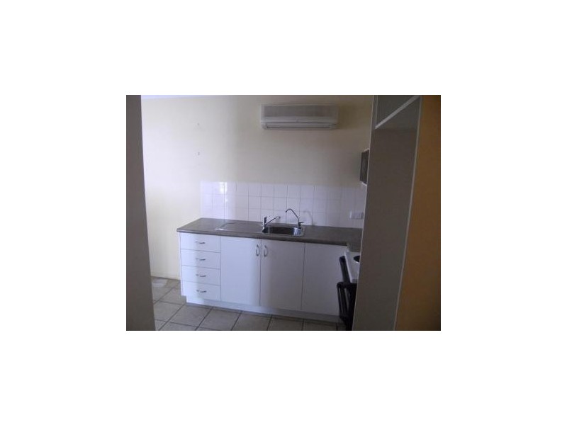 8 Daniel St, Caloundra QLD 4551