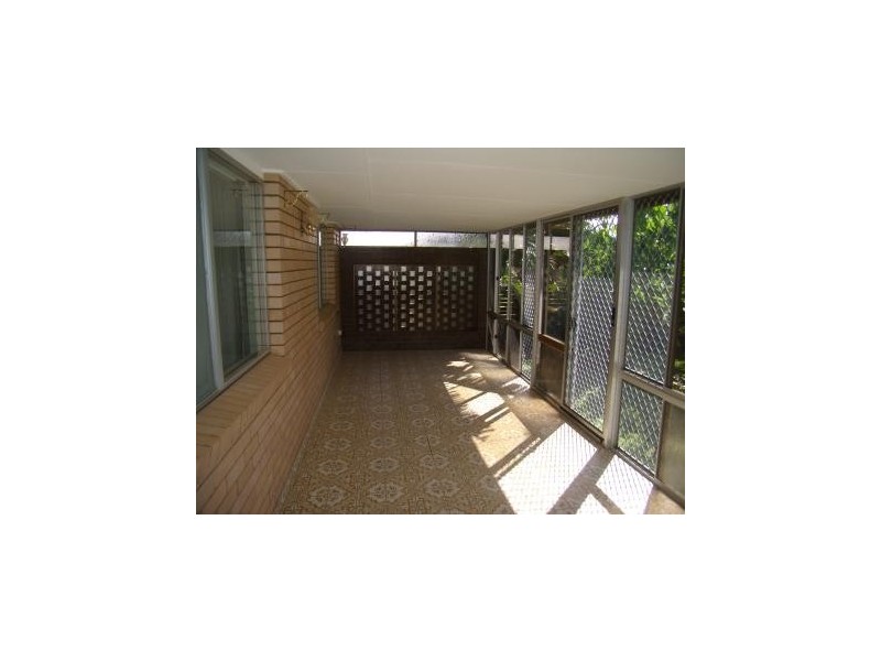 15 Poinsenttia Avenue, Mooloolaba QLD 4557