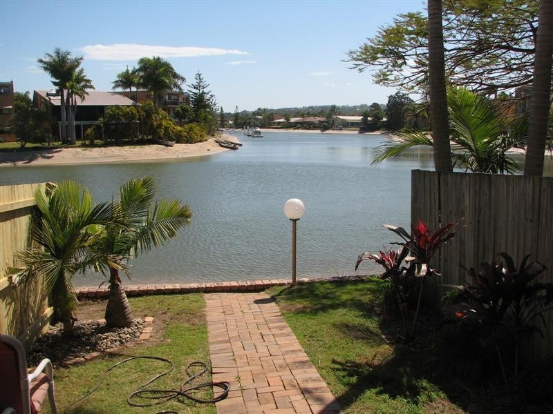 1/15 Goonawarra Drive, Mooloolaba QLD 4557