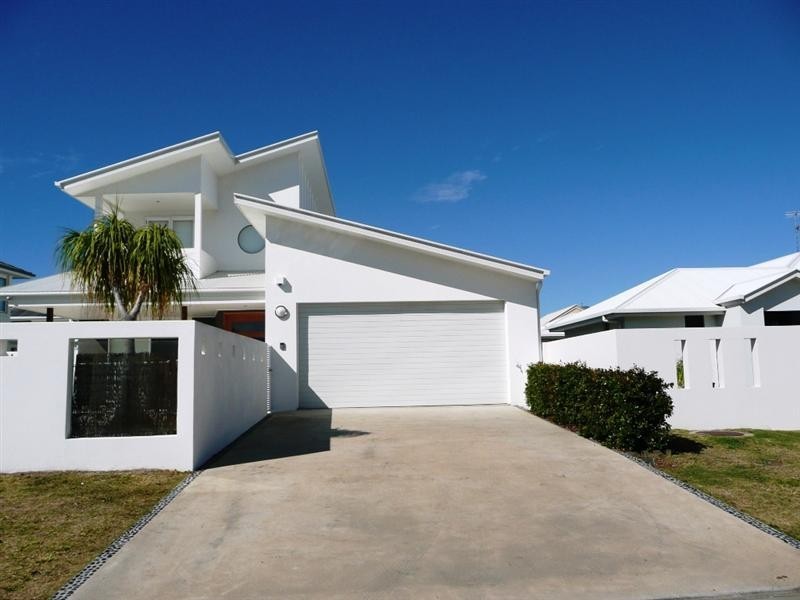 16 Cayman Place, Kawana Island QLD 4575