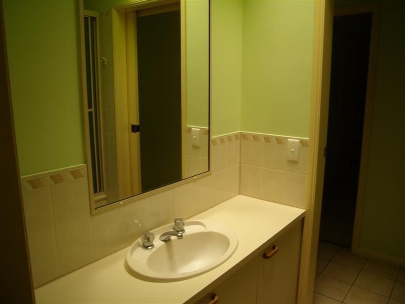 2/106 Amarina Avenue, Mooloolaba QLD 4557