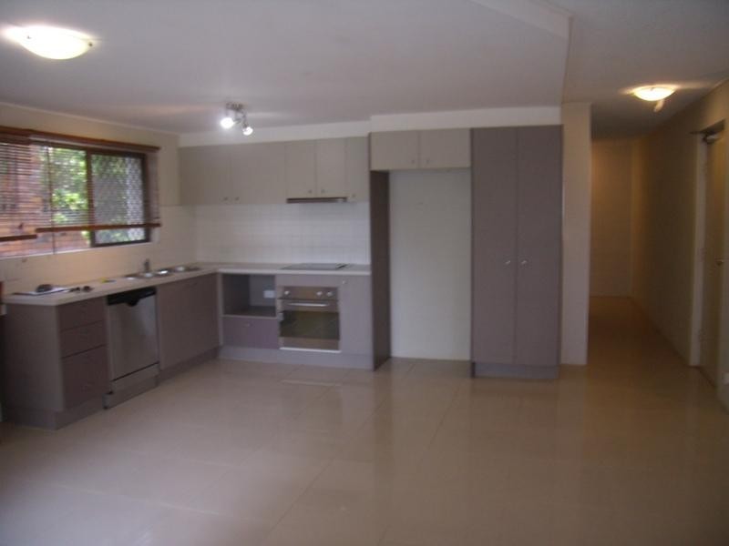 2/77 Buderim Avenue, Mooloolaba QLD 4557