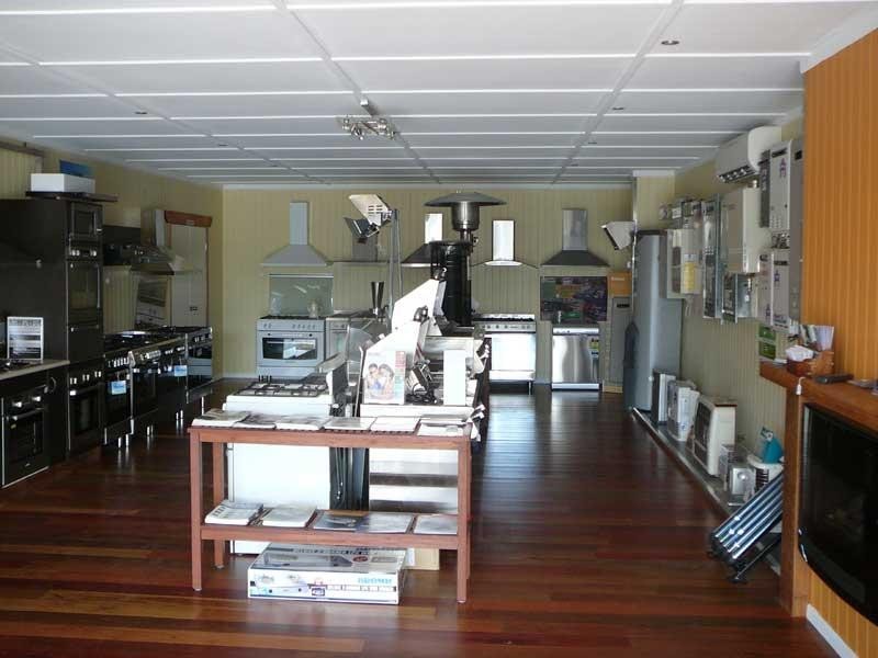 8 Daniel Street, Caloundra QLD 4551