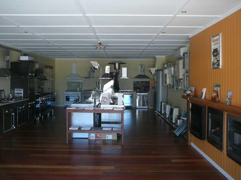 8 Daniel Street, Caloundra QLD 4551