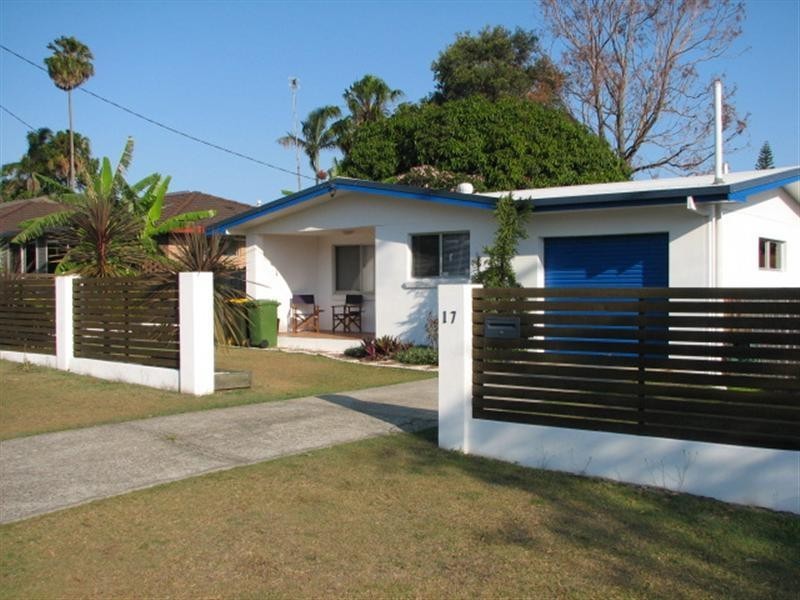 17 Poinsettia Avenue, Mooloolaba QLD 4557