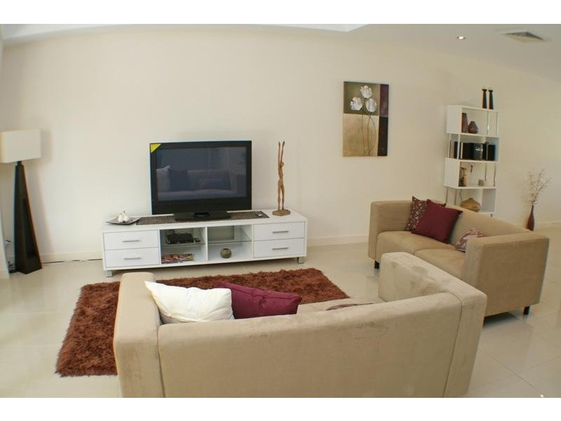 2/8 Leo Crescent, Alexandra Headland QLD 4572