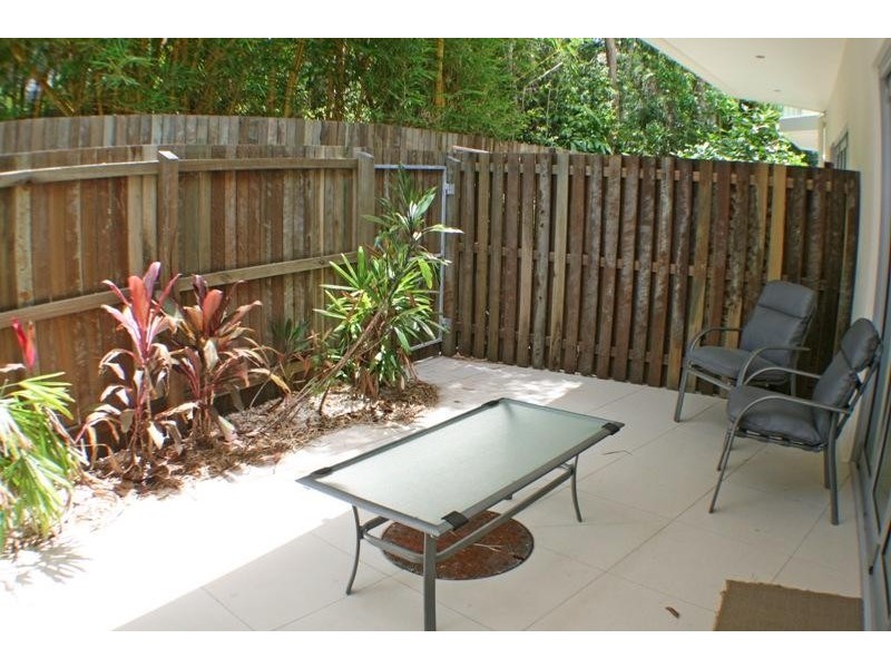 2/8 Leo Crescent, Alexandra Headland QLD 4572