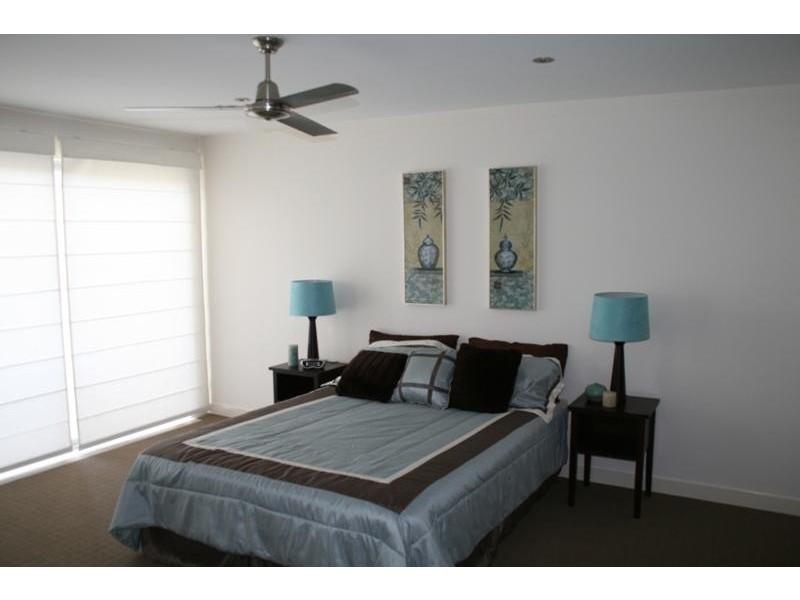 2/8 Leo Crescent, Alexandra Headland QLD 4572