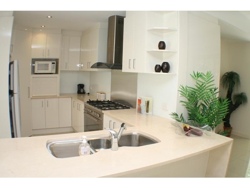 2/8 Leo Crescent, Alexandra Headland QLD 4572