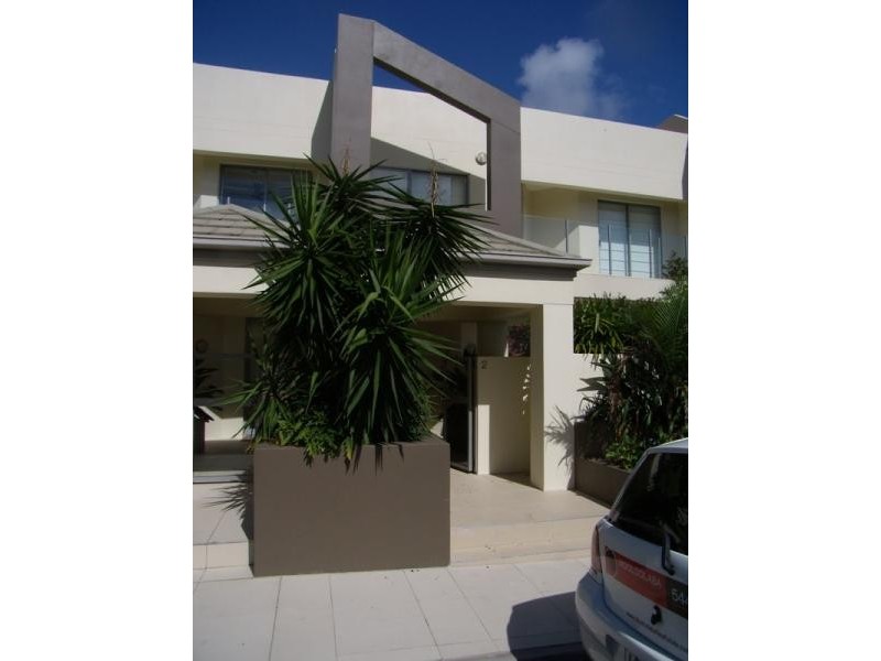 2/8 Leo Crescent, Alexandra Headland QLD 4572